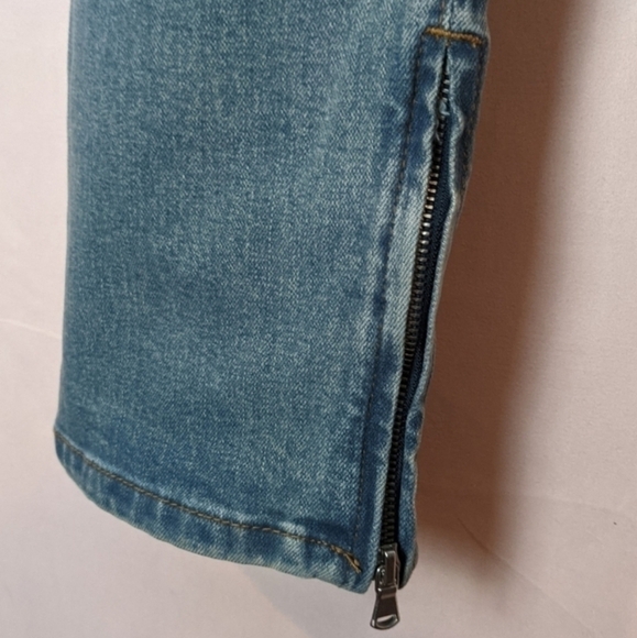Fashion Nova Mid Blue Wash Zipper Hem Slim Fit Herse Jeans size 38 - Picture 2 of 6